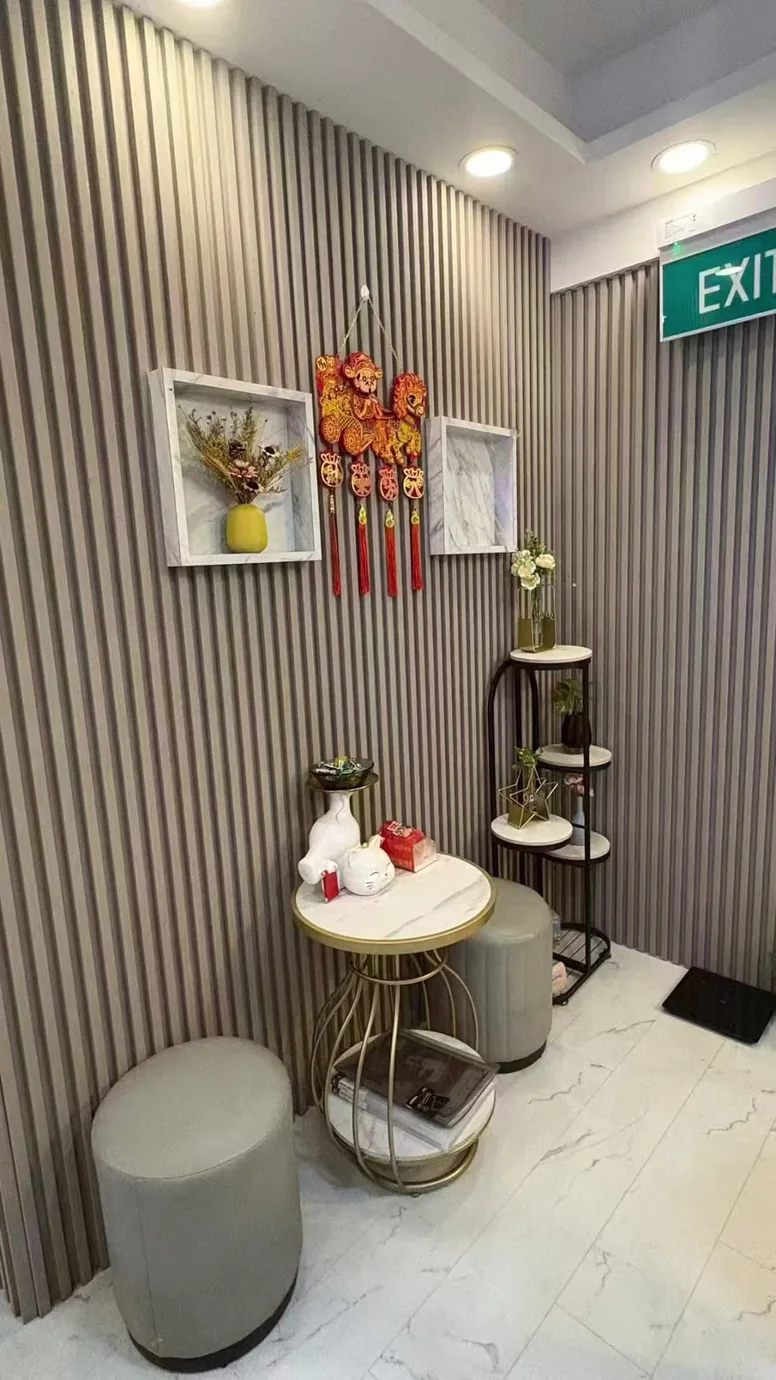 Waiting nook in iBeauty Centre with decorative flowers